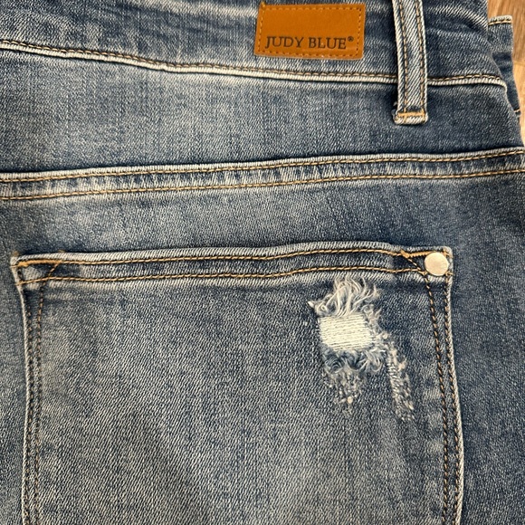 Judy Blue Distressed Boyfriend Jeans 16W - Picture 6 of 8